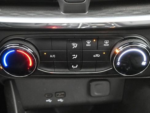 Used 2024 Buick Encore GX Preferred FWD image 13