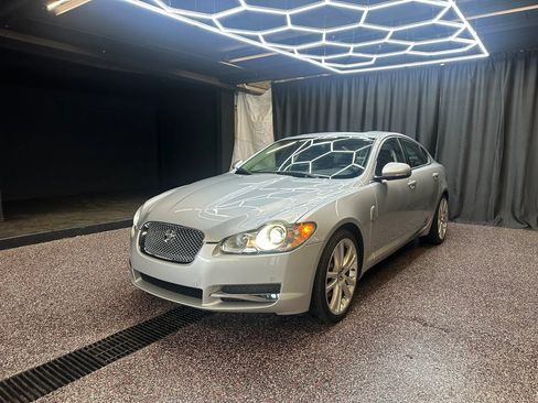 Used 2011 Jaguar XF Premium RWD image 3