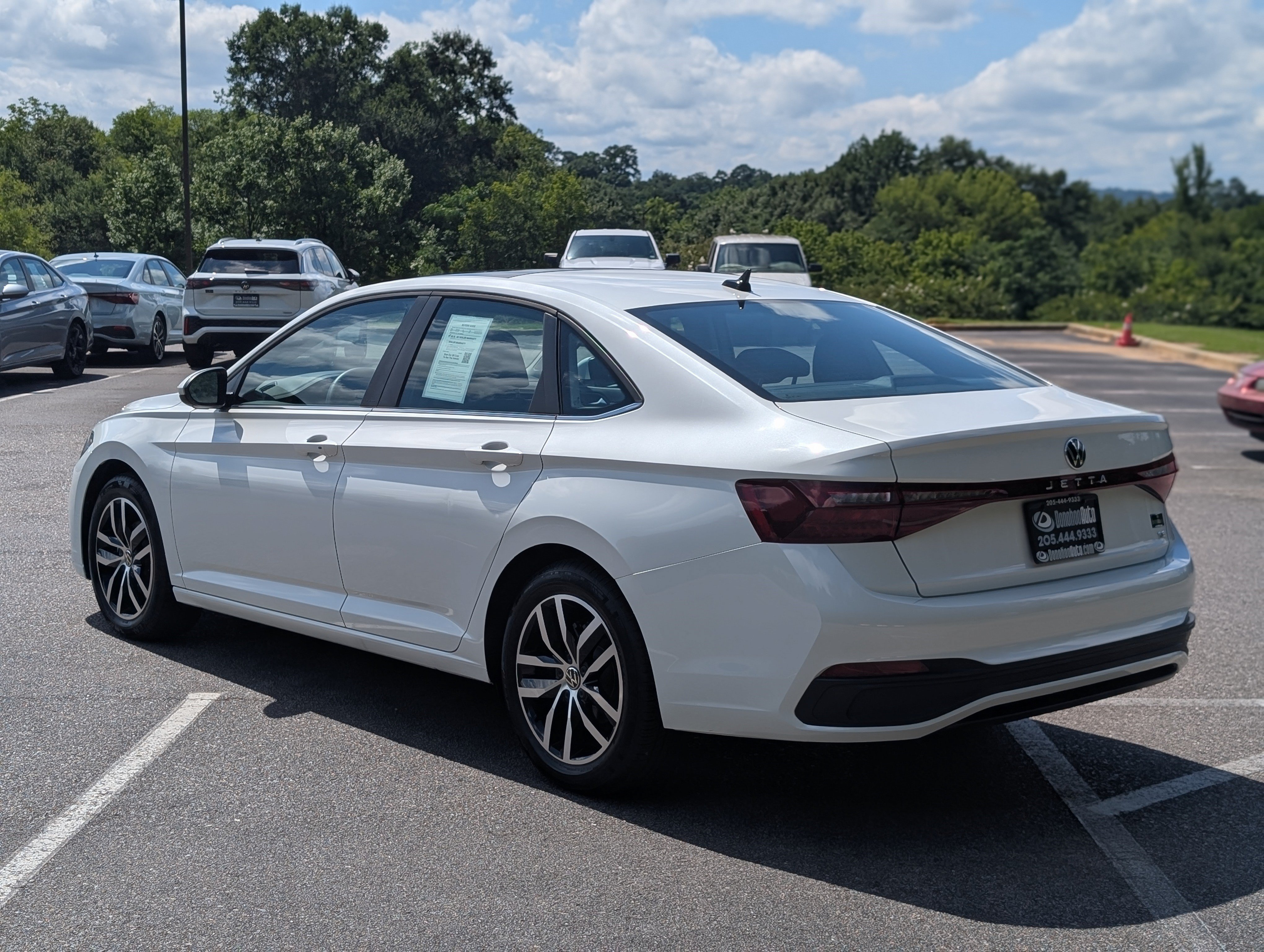 Used 2025 Volkswagen Jetta SE w/ Sunroof Package FWD image 7