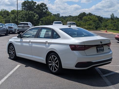Used 2025 Volkswagen Jetta SE w/ Sunroof Package FWD image 7