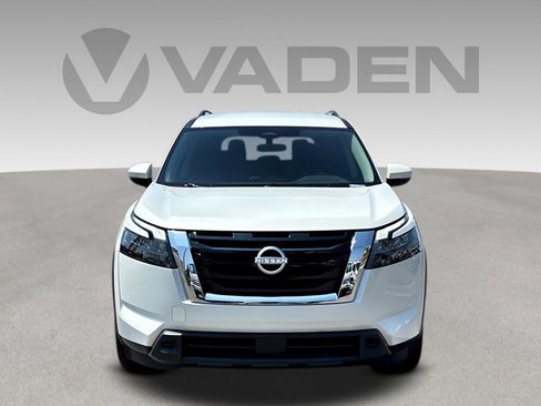 Used 2024 Nissan Pathfinder SV FWD image 2