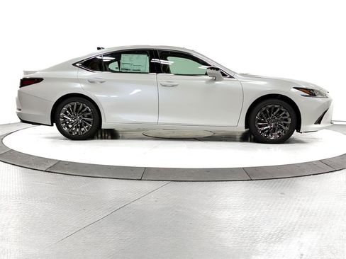 New 2025 Lexus ES 350 Ultra Luxury image 13