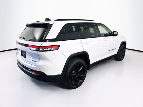 Used 2023 Jeep Grand Cherokee Limited w/ Black Appearance Package image 9
