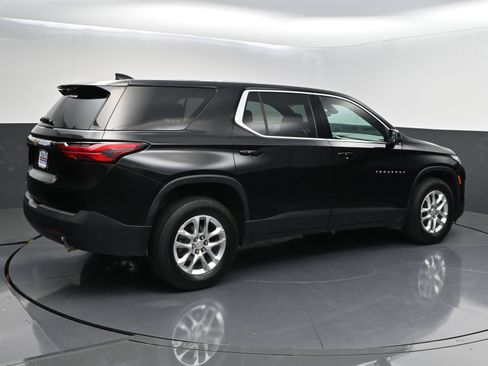 Used 2023 Chevrolet Traverse LS FWD image 7