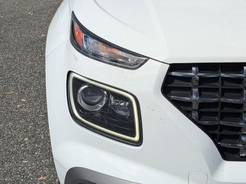 Used 2024 Hyundai Venue Limited image 9