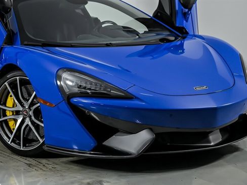 Used 2018 McLaren 570S RWD image 3
