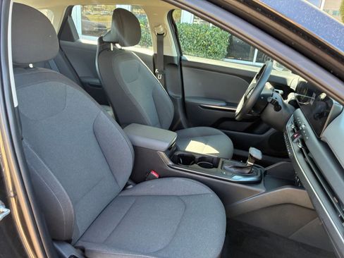 Used 2025 Kia K4 LXS image 35