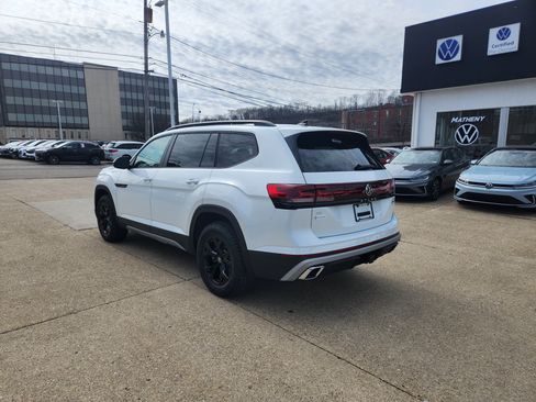 Used 2026 Volkswagen Atlas Peak Edition AWD/4WD image 4