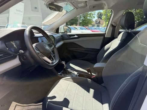 Certified 2023 Volkswagen Taos SE w/ Panoramic Sunroof Package AWD/4WD image 18