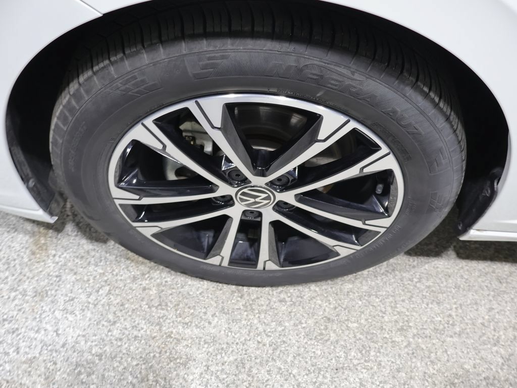 Used 2025 Volkswagen Jetta Sport FWD image 9