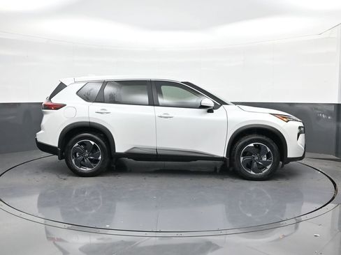 New 2025 Nissan Rogue SV image 8