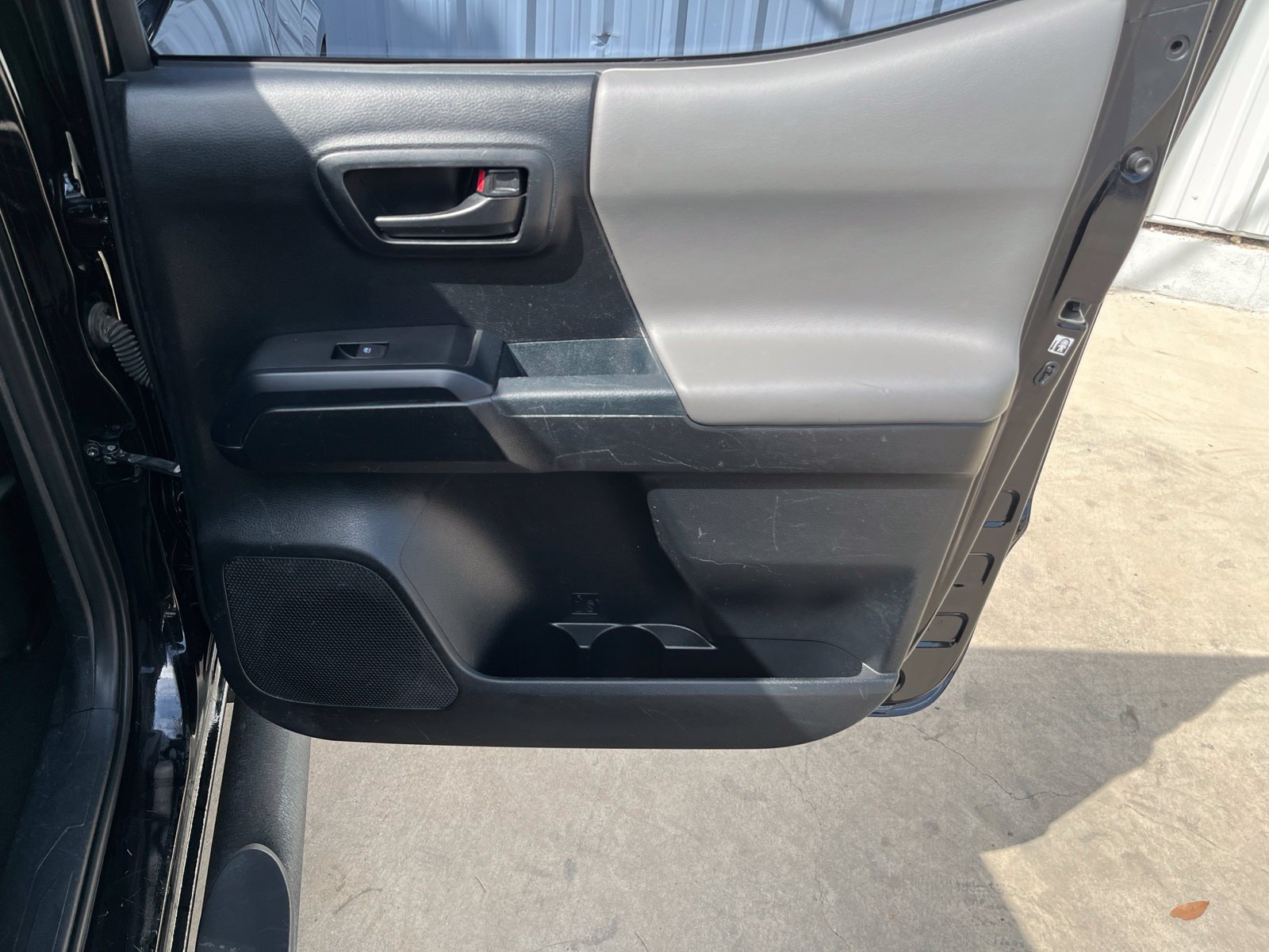 Used 2017 Toyota Tacoma SR w/ SR Convenience Package RWD image 15