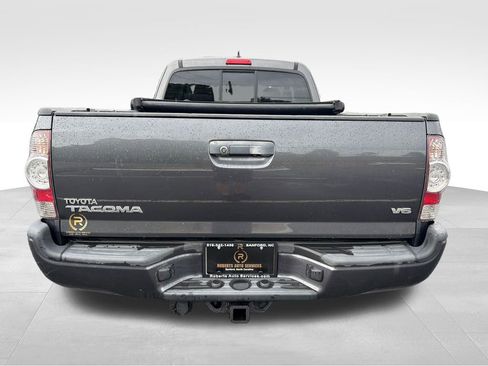 Used 2015 Toyota Tacoma 4x4 Access Cab V6 w/ TRD Sport Package image 4