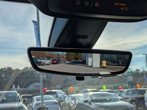 Used 2023 Chevrolet Traverse RS image 27