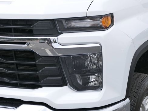 Used 2025 Chevrolet Silverado 2500 LT w/ Convenience Package AWD/4WD image 9
