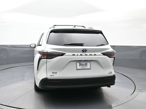 Used 2024 Toyota Sienna XLE w/ XLE Plus Package AWD/4WD image 7
