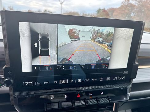 Used 2024 GMC Hummer EV 3X image 28