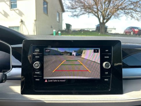 Used 2025 Volkswagen Taos SE image 17