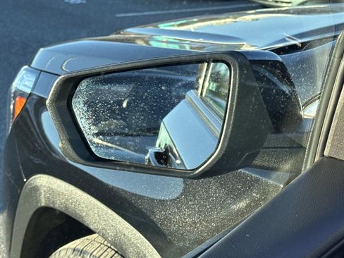 Used 2023 GMC Terrain SLT image 17