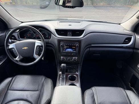Used 2017 Chevrolet Traverse LT image 19