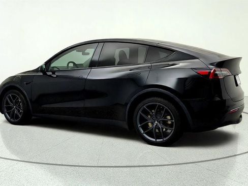 Used 2023 Tesla Model Y AWD image 7