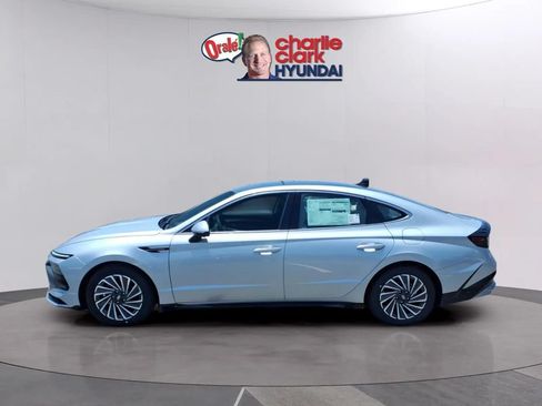 New 2026 Hyundai Sonata Limited FWD image 2