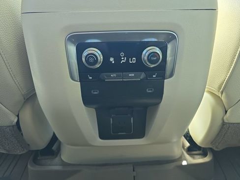 Used 2021 GMC Yukon Denali AWD/4WD image 18