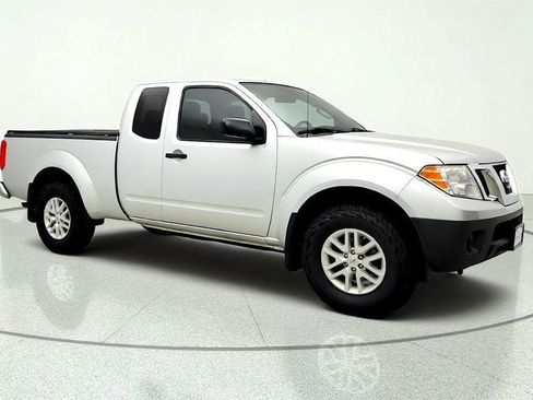 Used 2017 Nissan Frontier SV AWD/4WD image 3