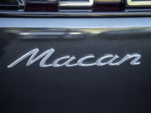 Certified 2025 Porsche Macan image 26