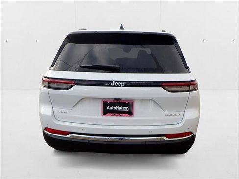 New 2025 Jeep Grand Cherokee Laredo w/ Luxury Tech Group I image 3