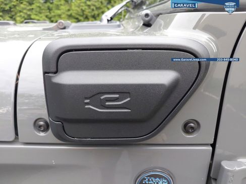 Used 2023 Jeep Wrangler Unlimited w/ Cold Weather Group AWD/4WD image 26
