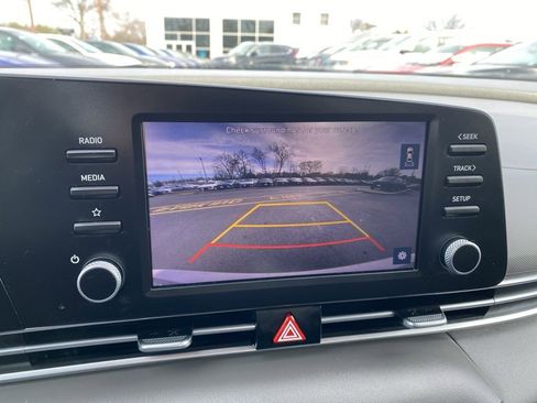 Certified 2023 Hyundai Elantra SE image 12