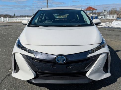 Used 2018 Toyota Prius Prime Premium image 2