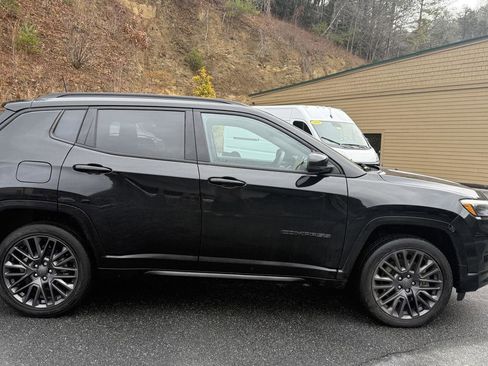 Certified 2024 Jeep Compass Limited w/ High Altitude Package image 4