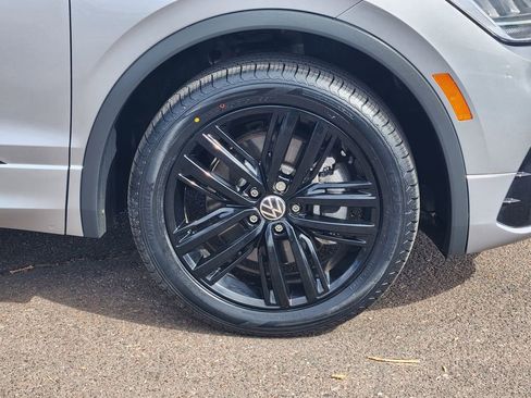 Used 2022 Volkswagen Tiguan SE R-Line image 29