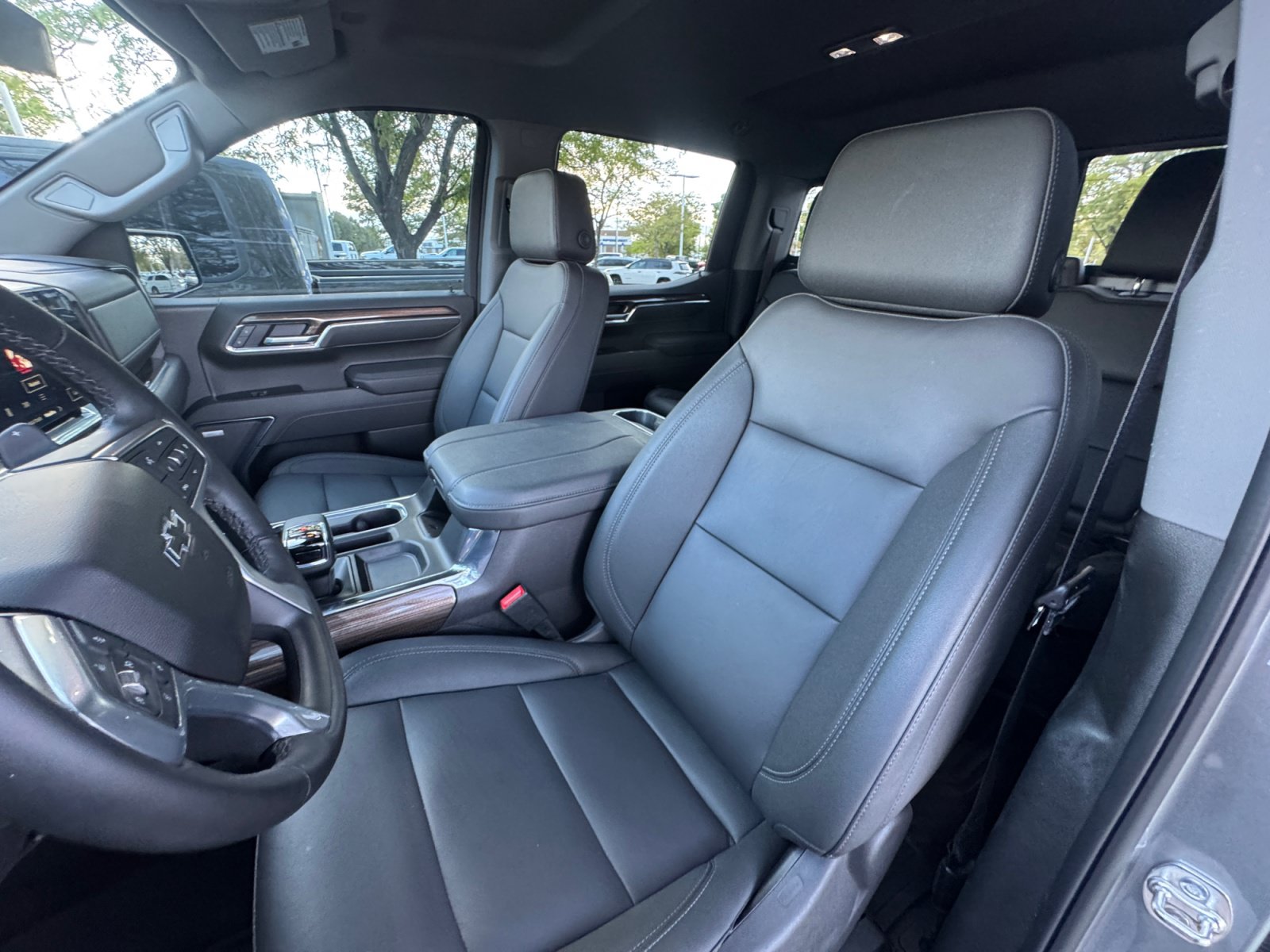 Used 2026 Chevrolet Silverado 1500 LT Trail Boss w/ Convenience Package II AWD/4WD image 14