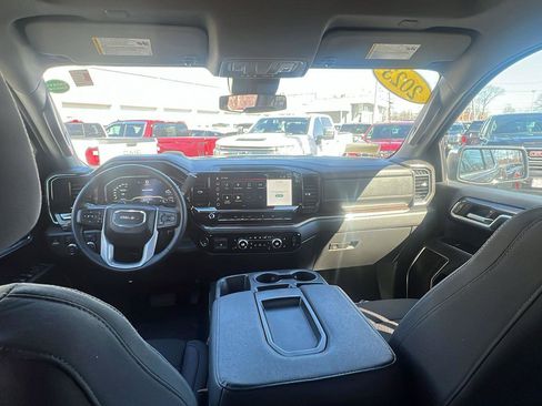 Used 2023 GMC Sierra 1500 SLE image 25