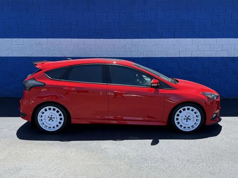 Used 2015 Ford Focus ST w/ Equipment Group 402A FWD image 2