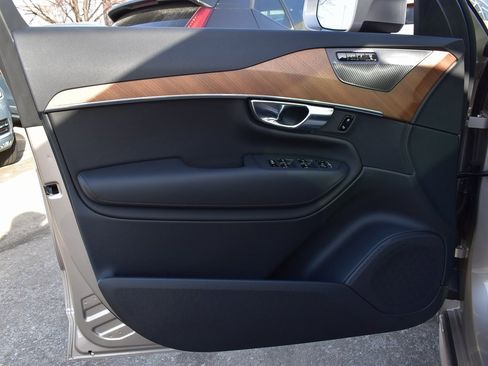 New 2025 Volvo XC90 T8 Plus w/ Protection Package Premier image 19