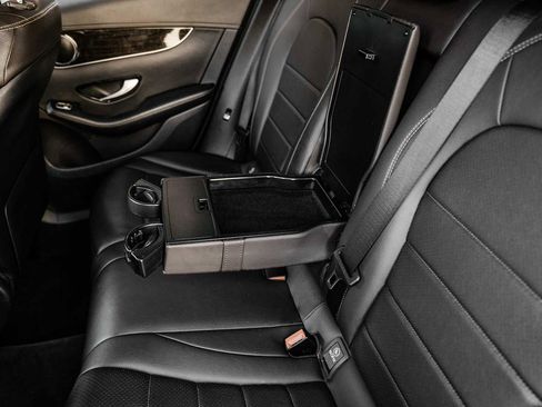 Used 2018 Mercedes-Benz GLC 350e 4MATIC image 32