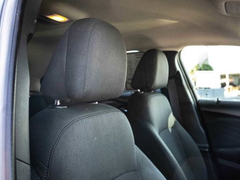 Used 2017 Chevrolet Cruze LT image 17