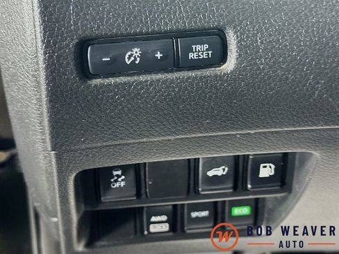 Used 2018 Nissan Rogue SV AWD/4WD image 12