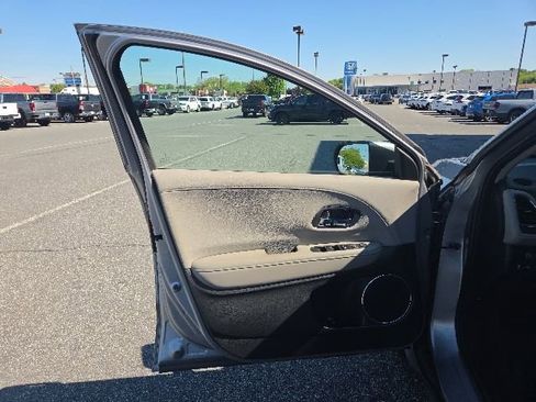 Used 2018 Honda HR-V EX-L image 17