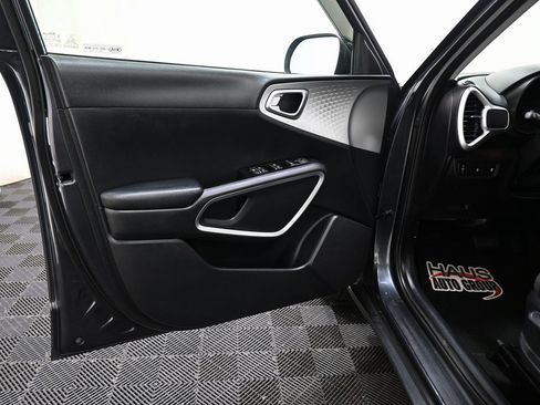 Used 2021 Kia Soul LX image 24