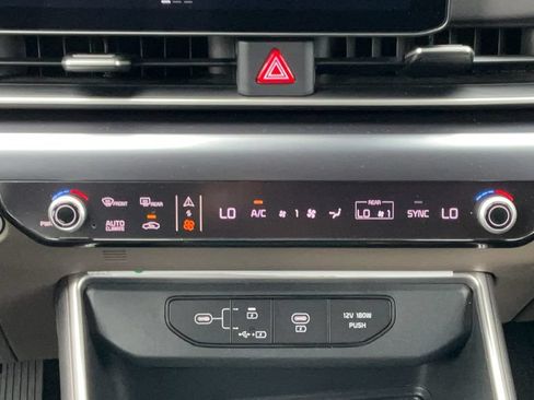 Used 2025 Kia Carnival FWD image 21