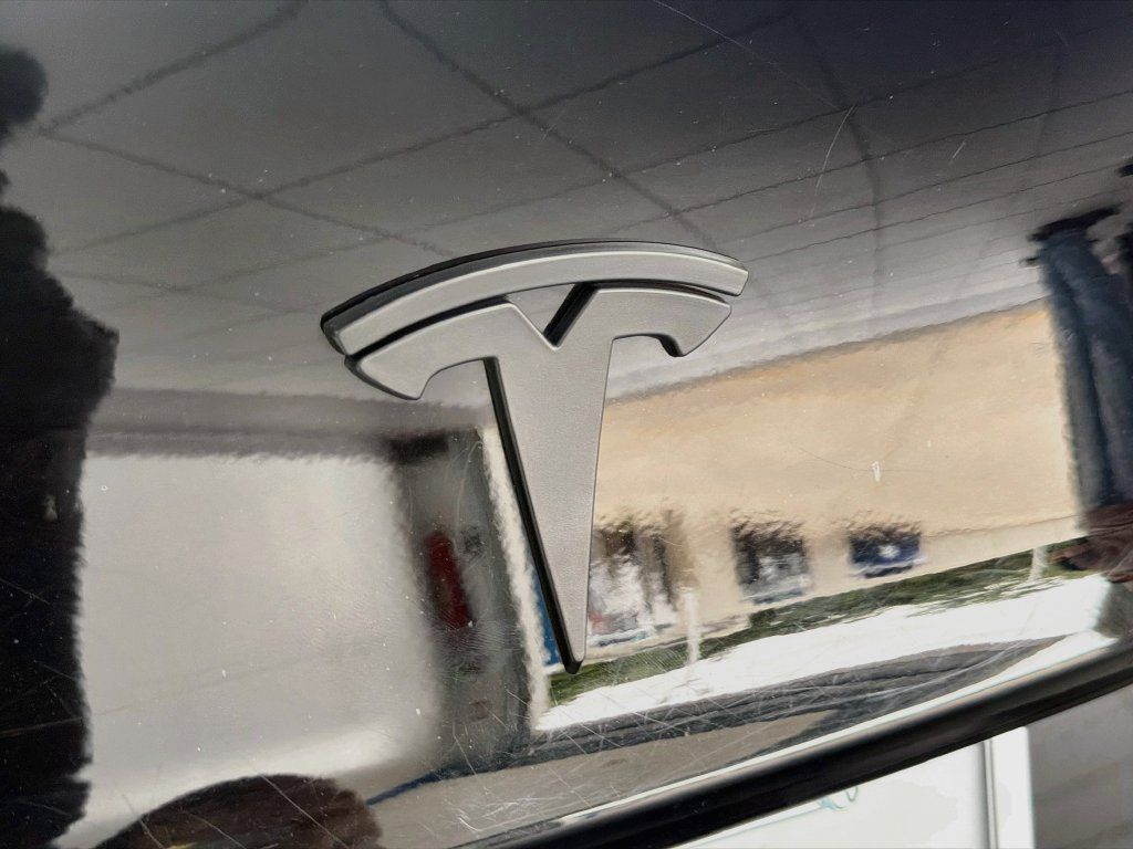 Used 2018 Tesla Model 3 Mid Range RWD image 10