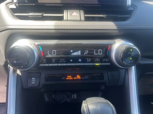 Used 2025 Toyota RAV4 XLE AWD/4WD image 22