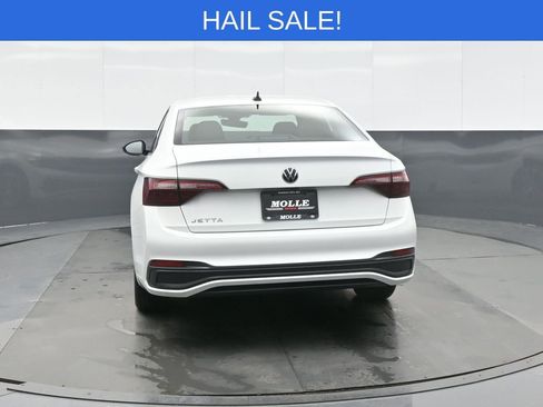 Used 2024 Volkswagen Jetta Sport image 6