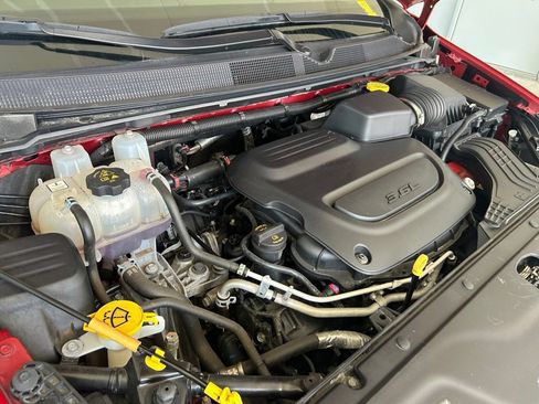Used 2024 Chrysler Pacifica Touring-L FWD image 11