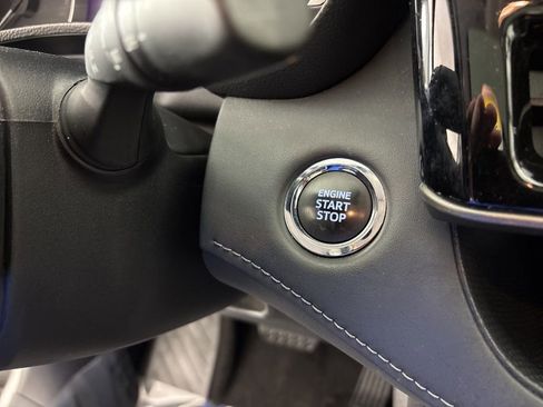 Used 2023 Toyota Highlander XLE AWD/4WD image 33